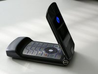 1280px-Motorola_RAZR_V3i_01.jpeg.jpg
